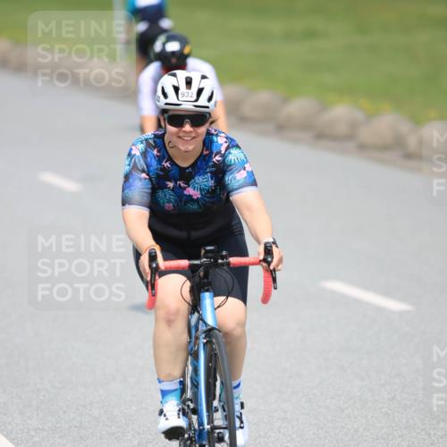 21.06.2025 - 27. Vierlanden-Triathlon H.Heesch http://msf.ph/oto/7993152 15.06.2025 12:04:14 Radfahren 19, 792, 804, 880, 901, 932, 954 meine-sportfotos.de