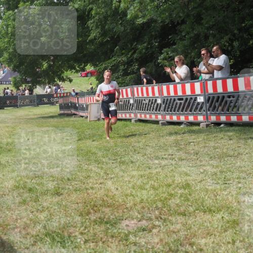 21.06.2025 - 27. Vierlanden-Triathlon KatJ http://msf.ph/oto/7993168 15.06.2025 12:33:51 Ziel 982 meine-sportfotos.de