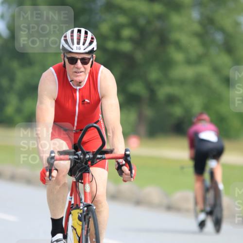 15.06.2025 - 27. Vierlanden-Triathlon H.Heesch http://msf.ph/oto/7993179 15.06.2025 10:22:07 Radfahren 16, 39, 48, 54, 73, 207, 417, 466, 565, 592, 612, 618 meine-sportfotos.de