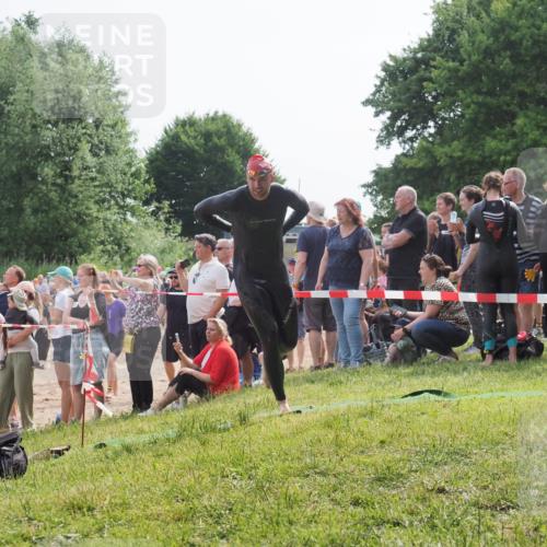 15.06.2025 - 27. Vierlanden-Triathlon KatJ http://msf.ph/oto/7993183 15.06.2025 09:54:18 Schwimmen 267, 302, 337, 342, 356 meine-sportfotos.de