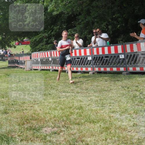 21.06.2025 - 27. Vierlanden-Triathlon KatJ http://msf.ph/oto/7993195 15.06.2025 12:33:52 Ziel 982 meine-sportfotos.de