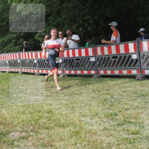 21.06.2025 - 27. Vierlanden-Triathlon KatJ http://msf.ph/oto/7993213 15.06.2025 12:33:52 Ziel 982 meine-sportfotos.de