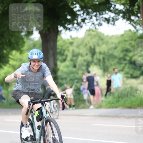 15.06.2025 - 7 Türme Triathlon Yannick Fuchs http://msf.ph/oto/7993227 15.06.2025 13:06:47 Radfahren 383, 544, 572, 1192 meine-sportfotos.de