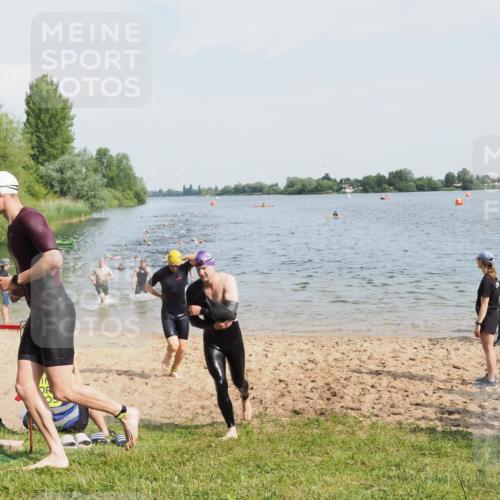 21.06.2025 - 27. Vierlanden-Triathlon MichiJ http://msf.ph/oto/7993232 15.06.2026 09:55:27 Schwimmen 272, 316, 327, 329, 335, 348, 353, 548 meine-sportfotos.de
