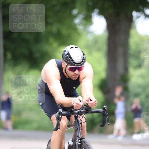 15.06.2025 - 7 Türme Triathlon Yannick Fuchs http://msf.ph/oto/7993264 15.06.2025 12:06:32 Radfahren 295 meine-sportfotos.de