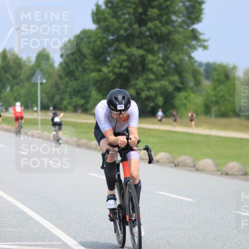 21.06.2025 - 27. Vierlanden-Triathlon H.Heesch http://msf.ph/oto/7993272 15.06.2025 12:04:31 Radfahren 237, 725, 833 meine-sportfotos.de