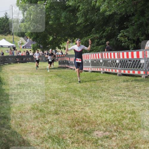 21.06.2025 - 27. Vierlanden-Triathlon KatJ http://msf.ph/oto/7993283 15.06.2025 12:34:17 Ziel 8 meine-sportfotos.de