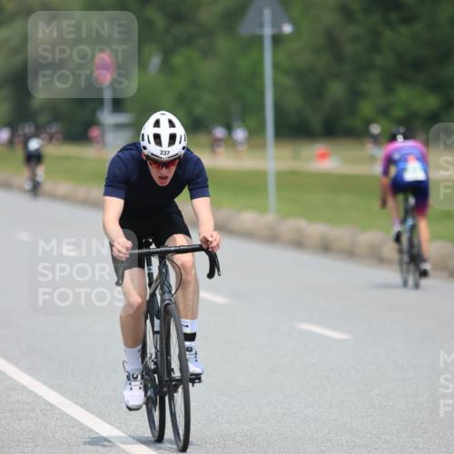 21.06.2025 - 27. Vierlanden-Triathlon H.Heesch http://msf.ph/oto/7993306 15.06.2025 12:04:36 Radfahren 237, 822, 826, 913 meine-sportfotos.de
