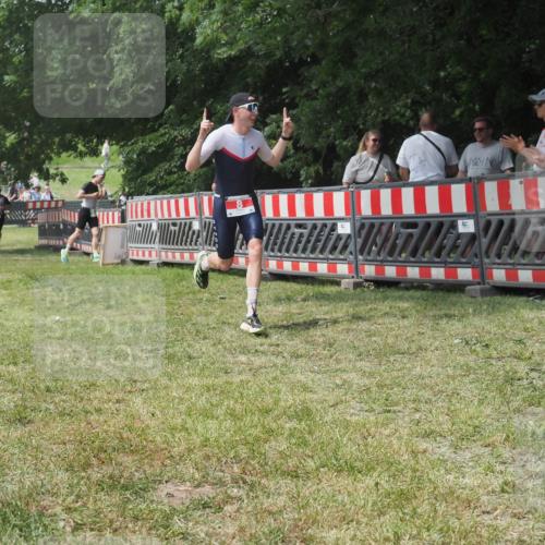 21.06.2025 - 27. Vierlanden-Triathlon KatJ http://msf.ph/oto/7993322 15.06.2025 12:34:18 Ziel 8 meine-sportfotos.de