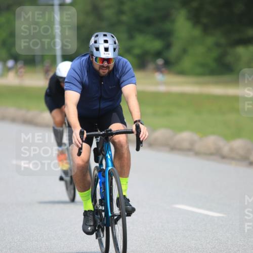21.06.2025 - 27. Vierlanden-Triathlon H.Heesch http://msf.ph/oto/7993325 15.06.2025 12:04:41 Radfahren 237, 252, 822, 826, 913 meine-sportfotos.de