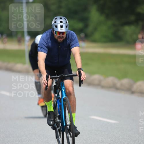 21.06.2025 - 27. Vierlanden-Triathlon H.Heesch http://msf.ph/oto/7993336 15.06.2025 12:04:41 Radfahren 237, 252, 822, 826, 913 meine-sportfotos.de