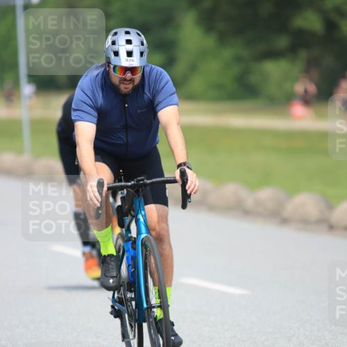 21.06.2025 - 27. Vierlanden-Triathlon H.Heesch http://msf.ph/oto/7993346 15.06.2025 12:04:41 Radfahren 237, 252, 822, 826, 913 meine-sportfotos.de
