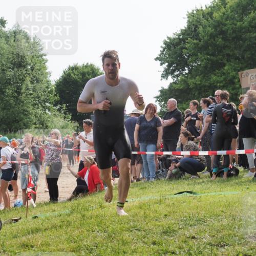 15.06.2025 - 27. Vierlanden-Triathlon KatJ http://msf.ph/oto/7993347 15.06.2025 09:54:21 Schwimmen 253, 255, 261, 302, 337, 342, 356 meine-sportfotos.de