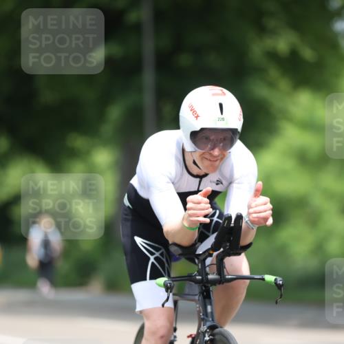 15.06.2025 - 7 Türme Triathlon Yannick Fuchs http://msf.ph/oto/7993352 15.06.2025 12:06:58 Radfahren 311 meine-sportfotos.de