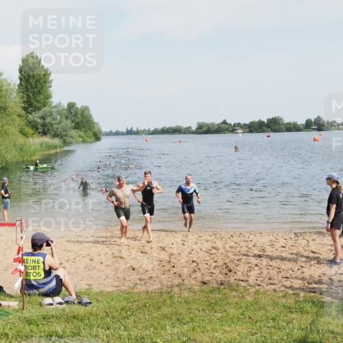 21.06.2025 - 27. Vierlanden-Triathlon MichiJ http://msf.ph/oto/7993354 15.06.2026 09:55:31 Schwimmen 272, 316, 327, 329, 335, 353, 548 meine-sportfotos.de