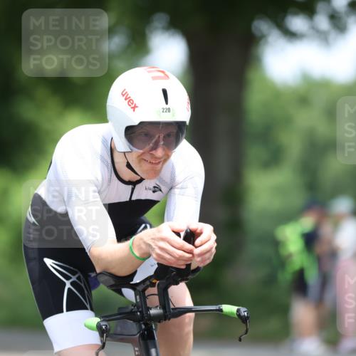 15.06.2025 - 7 Türme Triathlon Yannick Fuchs http://msf.ph/oto/7993362 15.06.2025 12:06:58 Radfahren 311 meine-sportfotos.de