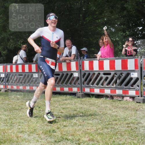 21.06.2025 - 27. Vierlanden-Triathlon KatJ http://msf.ph/oto/7993374 15.06.2025 12:34:19 Ziel 8, 50 meine-sportfotos.de