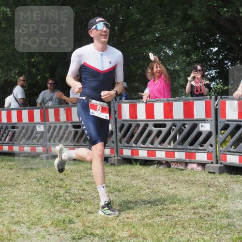 21.06.2025 - 27. Vierlanden-Triathlon KatJ http://msf.ph/oto/7993378 15.06.2025 12:34:19 Ziel 8, 50 meine-sportfotos.de