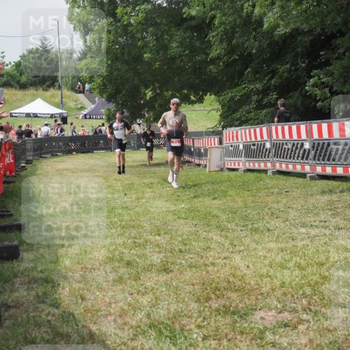 21.06.2025 - 27. Vierlanden-Triathlon KatJ http://msf.ph/oto/7993387 15.06.2025 12:34:27 Ziel 50, 874 meine-sportfotos.de