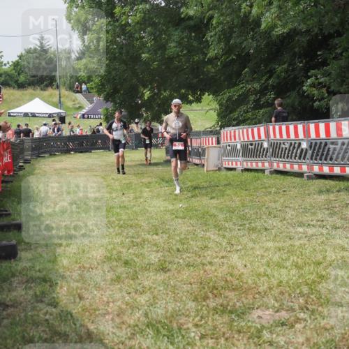 21.06.2025 - 27. Vierlanden-Triathlon KatJ http://msf.ph/oto/7993396 15.06.2025 12:34:27 Ziel 50, 874 meine-sportfotos.de