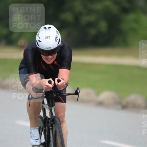 21.06.2025 - 27. Vierlanden-Triathlon H.Heesch http://msf.ph/oto/7993405 15.06.2025 12:04:50 Radfahren 252, 673, 699 meine-sportfotos.de