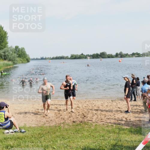 21.06.2025 - 27. Vierlanden-Triathlon MichiJ http://msf.ph/oto/7993413 15.06.2026 09:55:32 Schwimmen 272, 316, 327, 329, 335, 353, 548 meine-sportfotos.de