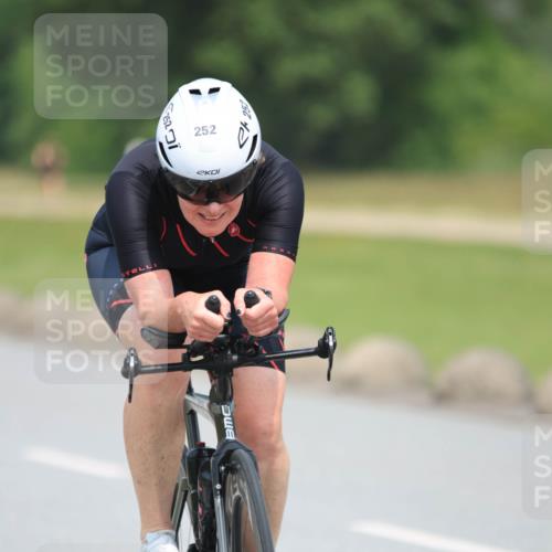 21.06.2025 - 27. Vierlanden-Triathlon H.Heesch http://msf.ph/oto/7993418 15.06.2025 12:04:50 Radfahren 252, 673, 699 meine-sportfotos.de