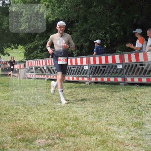 21.06.2025 - 27. Vierlanden-Triathlon KatJ http://msf.ph/oto/7993421 15.06.2025 12:34:29 Ziel 50, 874 meine-sportfotos.de