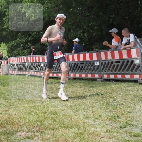 21.06.2025 - 27. Vierlanden-Triathlon KatJ http://msf.ph/oto/7993441 15.06.2025 12:34:30 Ziel 50, 874 meine-sportfotos.de