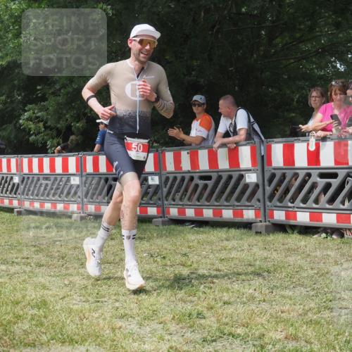 21.06.2025 - 27. Vierlanden-Triathlon KatJ http://msf.ph/oto/7993458 15.06.2025 12:34:30 Ziel 50, 874 meine-sportfotos.de