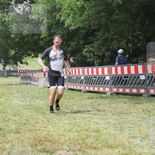 21.06.2025 - 27. Vierlanden-Triathlon KatJ http://msf.ph/oto/7993485 15.06.2025 12:34:32 Ziel 874 meine-sportfotos.de