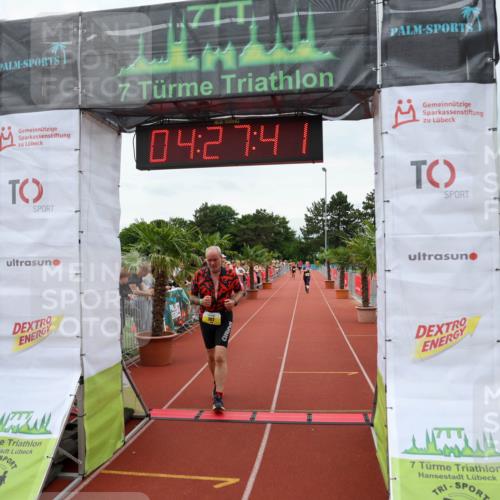 15.06.2025 - 7 Türme Triathlon Michael Strokosch http://msf.ph/oto/7993486 15.06.2025 14:27:41 Ziel 702 meine-sportfotos.de