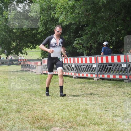 21.06.2025 - 27. Vierlanden-Triathlon KatJ http://msf.ph/oto/7993488 15.06.2025 12:34:32 Ziel 874 meine-sportfotos.de