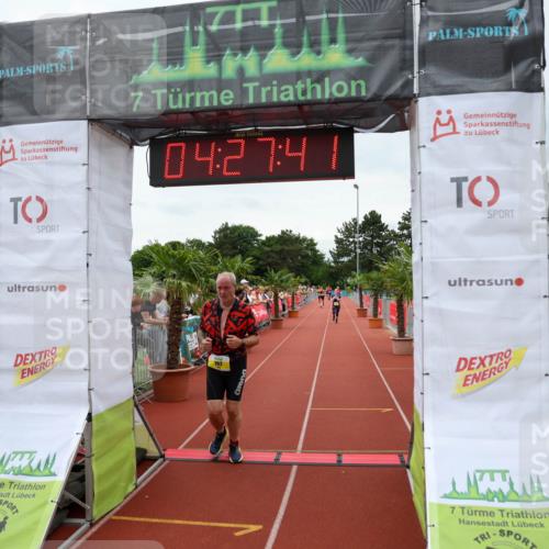 15.06.2025 - 7 Türme Triathlon Michael Strokosch http://msf.ph/oto/7993498 15.06.2025 14:27:41 Ziel 702 meine-sportfotos.de