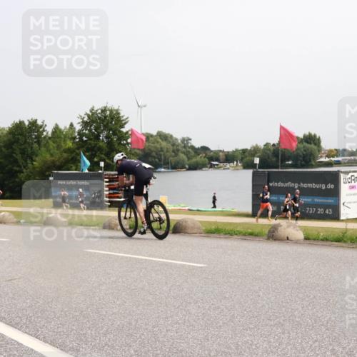 15.06.2025 - 27. Vierlanden-Triathlon H.Heesch http://msf.ph/oto/7993508 15.06.2025 11:16:27 Radfahren 603, 717, 794 meine-sportfotos.de