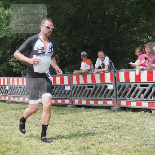 21.06.2025 - 27. Vierlanden-Triathlon KatJ http://msf.ph/oto/7993530 15.06.2025 12:34:33 Ziel 874 meine-sportfotos.de