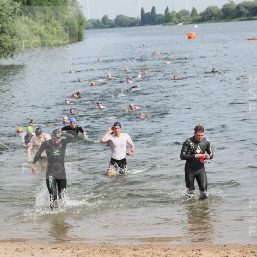 21.06.2025 - 27. Vierlanden-Triathlon MichiJ http://msf.ph/oto/7993537 15.06.2026 09:55:38 Schwimmen 272, 273, 300, 303, 329, 548 meine-sportfotos.de