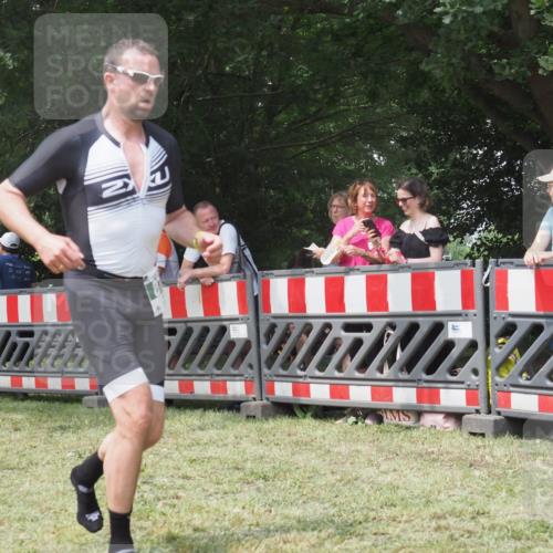 21.06.2025 - 27. Vierlanden-Triathlon KatJ http://msf.ph/oto/7993559 15.06.2025 12:34:34 Ziel 874 meine-sportfotos.de