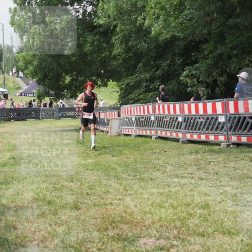 21.06.2025 - 27. Vierlanden-Triathlon KatJ http://msf.ph/oto/7993582 15.06.2025 12:35:10 Ziel 69 meine-sportfotos.de