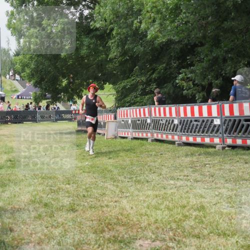 21.06.2025 - 27. Vierlanden-Triathlon KatJ http://msf.ph/oto/7993590 15.06.2025 12:35:11 Ziel 69 meine-sportfotos.de