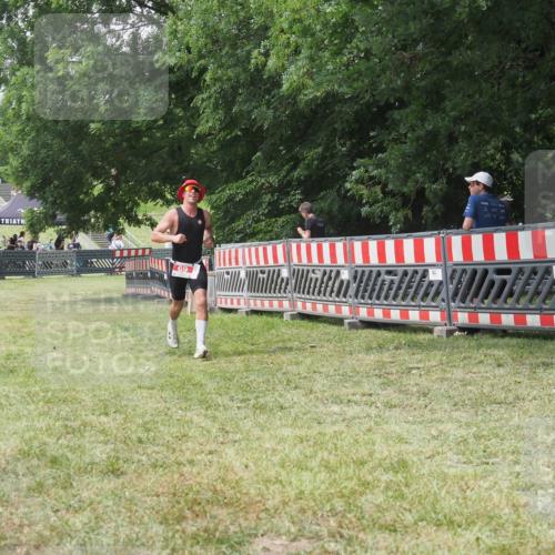 21.06.2025 - 27. Vierlanden-Triathlon KatJ http://msf.ph/oto/7993598 15.06.2025 12:35:11 Ziel 69 meine-sportfotos.de