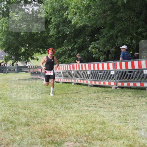 21.06.2025 - 27. Vierlanden-Triathlon KatJ http://msf.ph/oto/7993600 15.06.2025 12:35:11 Ziel 69 meine-sportfotos.de