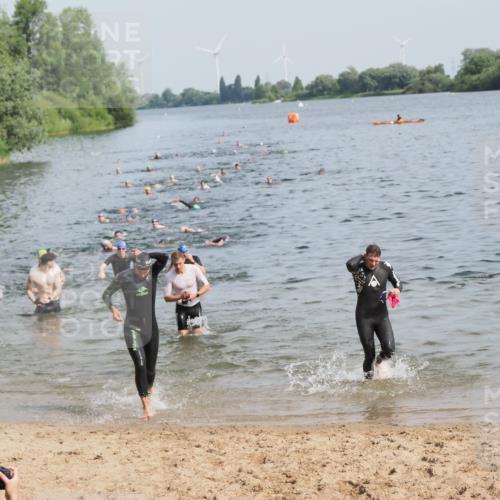 21.06.2025 - 27. Vierlanden-Triathlon MichiJ http://msf.ph/oto/7993601 15.06.2026 09:55:39 Schwimmen 272, 273, 300, 303, 329, 548 meine-sportfotos.de