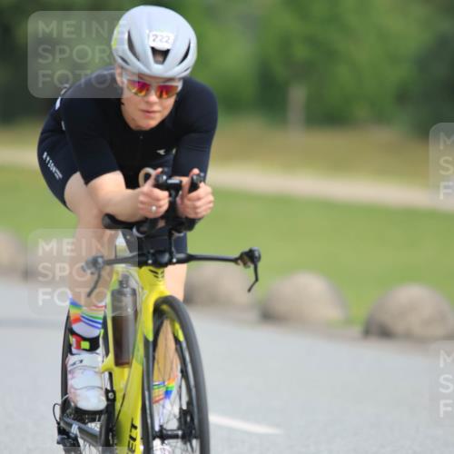 15.06.2025 - 27. Vierlanden-Triathlon H.Heesch http://msf.ph/oto/7993612 15.06.2025 10:26:27 Radfahren 208, 222, 584 meine-sportfotos.de
