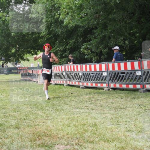21.06.2025 - 27. Vierlanden-Triathlon KatJ http://msf.ph/oto/7993614 15.06.2025 12:35:11 Ziel 69 meine-sportfotos.de