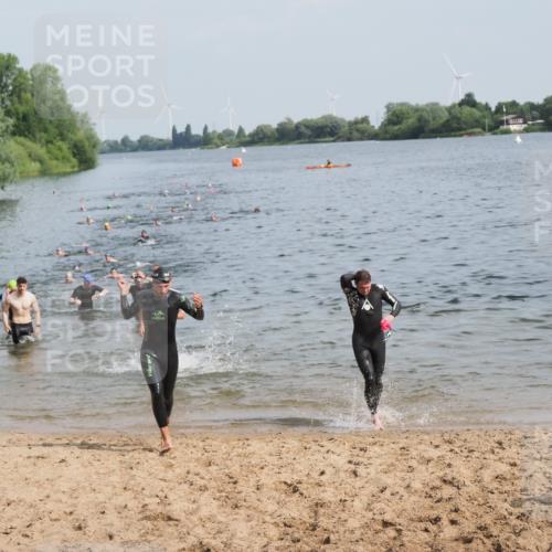 21.06.2025 - 27. Vierlanden-Triathlon MichiJ http://msf.ph/oto/7993645 15.06.2026 09:55:40 Schwimmen 272, 273, 300, 303, 329, 548 meine-sportfotos.de