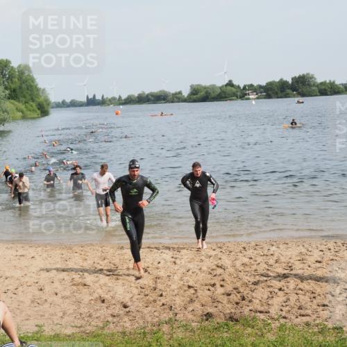 21.06.2025 - 27. Vierlanden-Triathlon MichiJ http://msf.ph/oto/7993688 15.06.2026 09:55:42 Schwimmen 273, 300, 303 meine-sportfotos.de