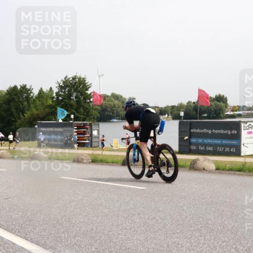 15.06.2025 - 27. Vierlanden-Triathlon H.Heesch http://msf.ph/oto/7993692 15.06.2025 11:17:20 Radfahren  meine-sportfotos.de