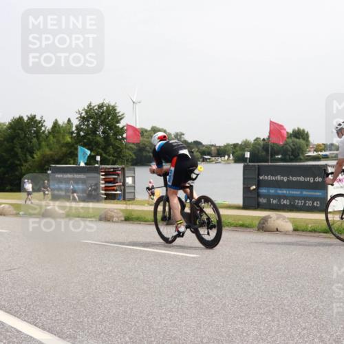 15.06.2025 - 27. Vierlanden-Triathlon H.Heesch http://msf.ph/oto/7993697 15.06.2025 11:17:21 Radfahren 782 meine-sportfotos.de
