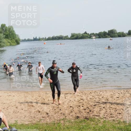 21.06.2025 - 27. Vierlanden-Triathlon MichiJ http://msf.ph/oto/7993702 15.06.2026 09:55:42 Schwimmen 273, 300, 303 meine-sportfotos.de